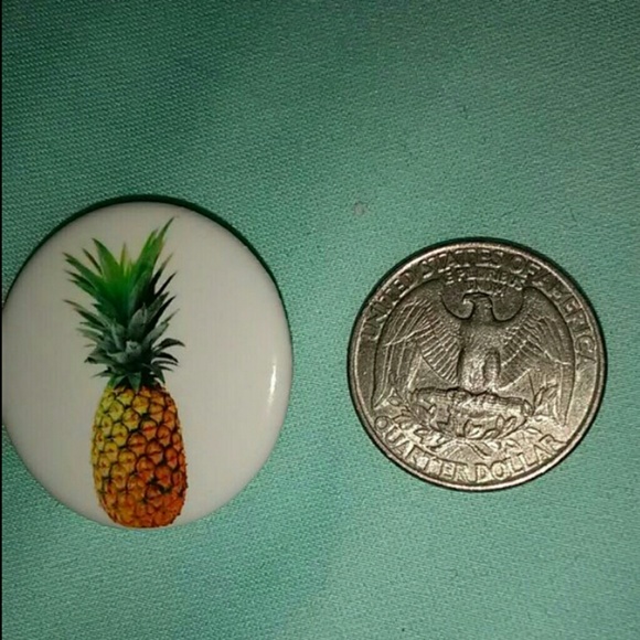 Pineapple Pin (Hot Topic) - Picture 2 of 3
